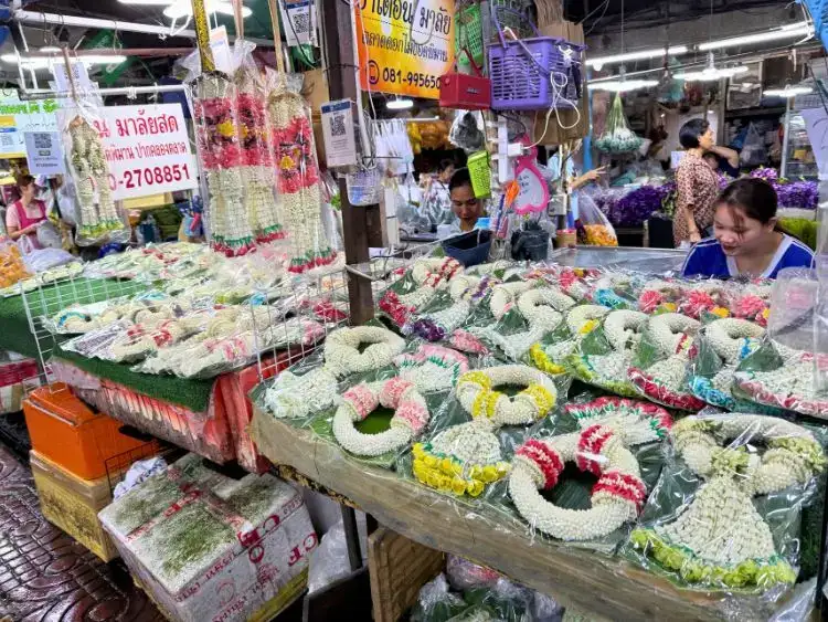 Pak Klong Talad Flower Market