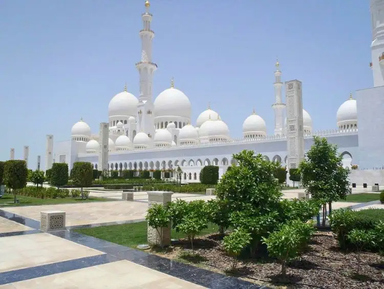 Scenic Private Full-Day Abu Dhabi Tour from Dubai